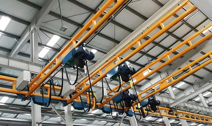 Lightweight flexible crane for workshop warehouse