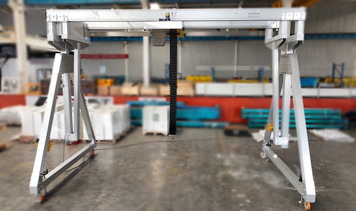 Telescopic double beam mobile gantry