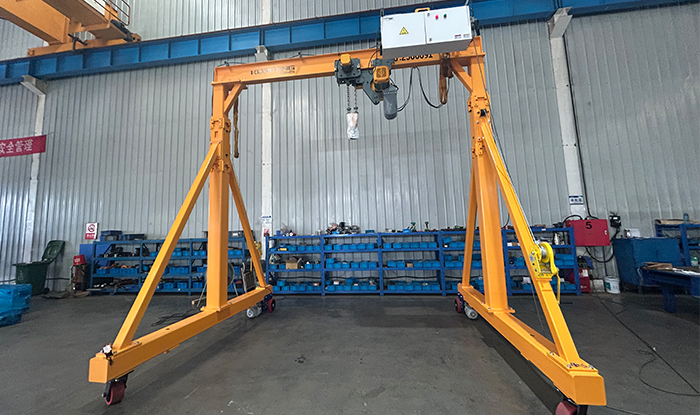 Lightweight telescopic mobile gantry