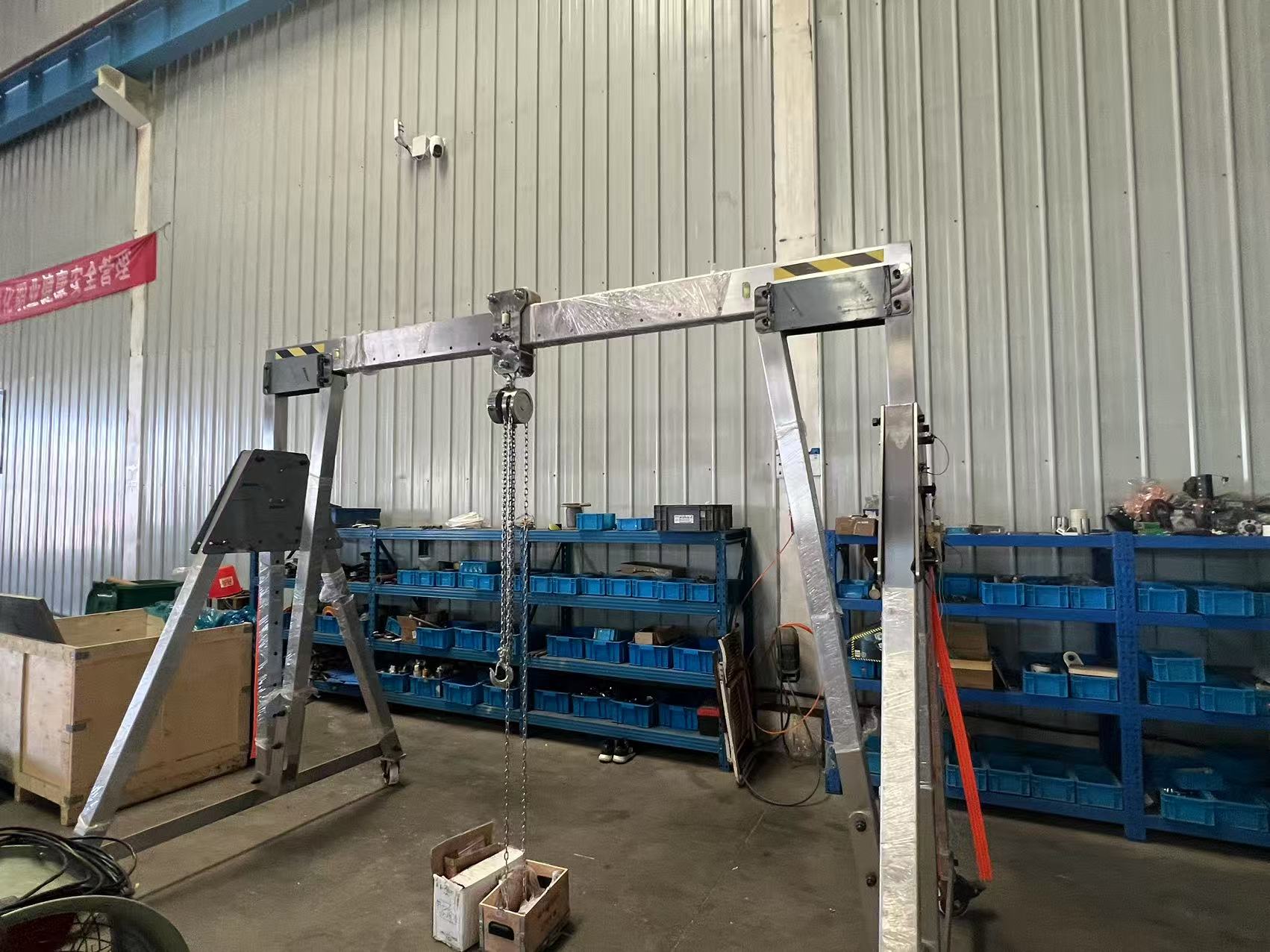 Cleanroom Portable Gantry Crane for Controlled Environments