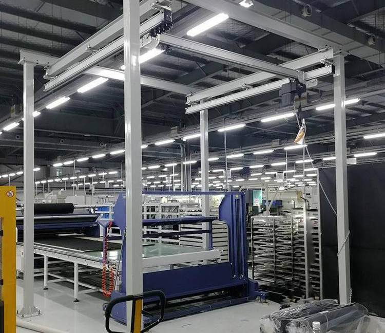 Freestanding aluminum rail bridge crane